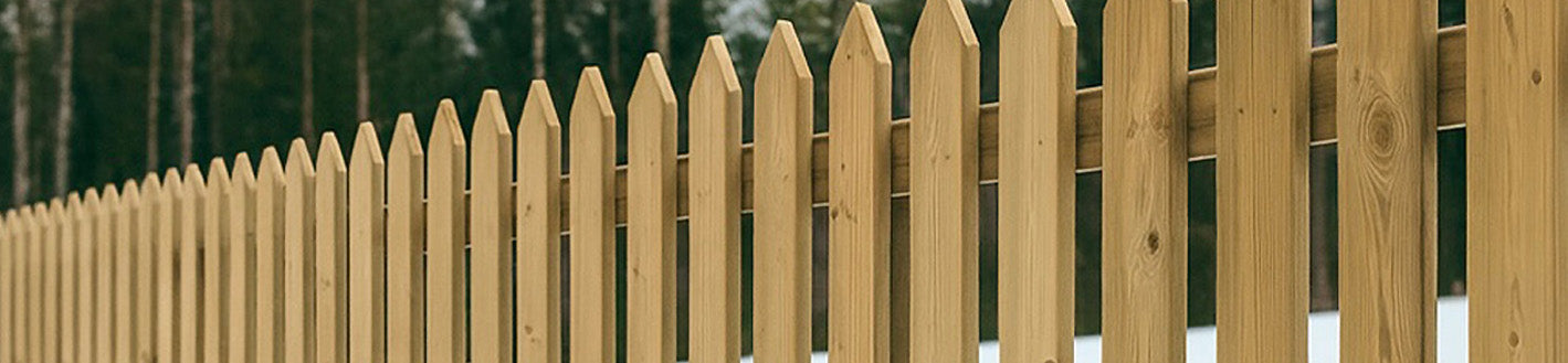 Trästaket säljs per löpmeter med eller utan montage - staket